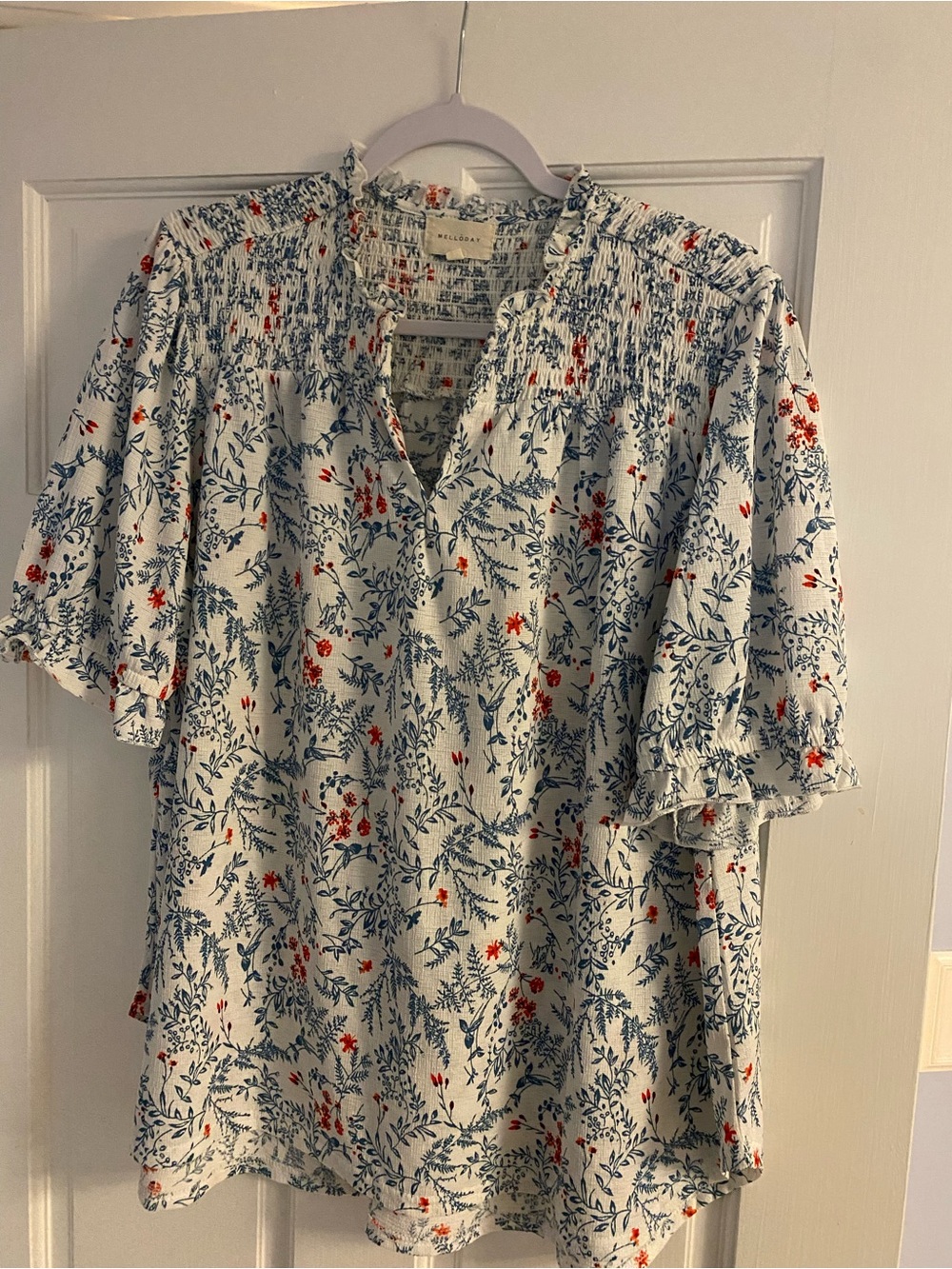 MELLODAY White Floral Smocked Short Sleeve Shirt